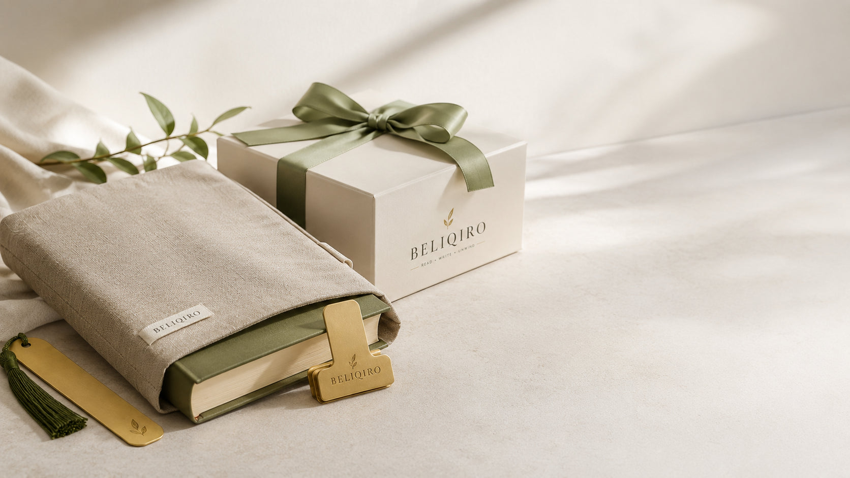 Beliqiro reading gift set with book-care accessories