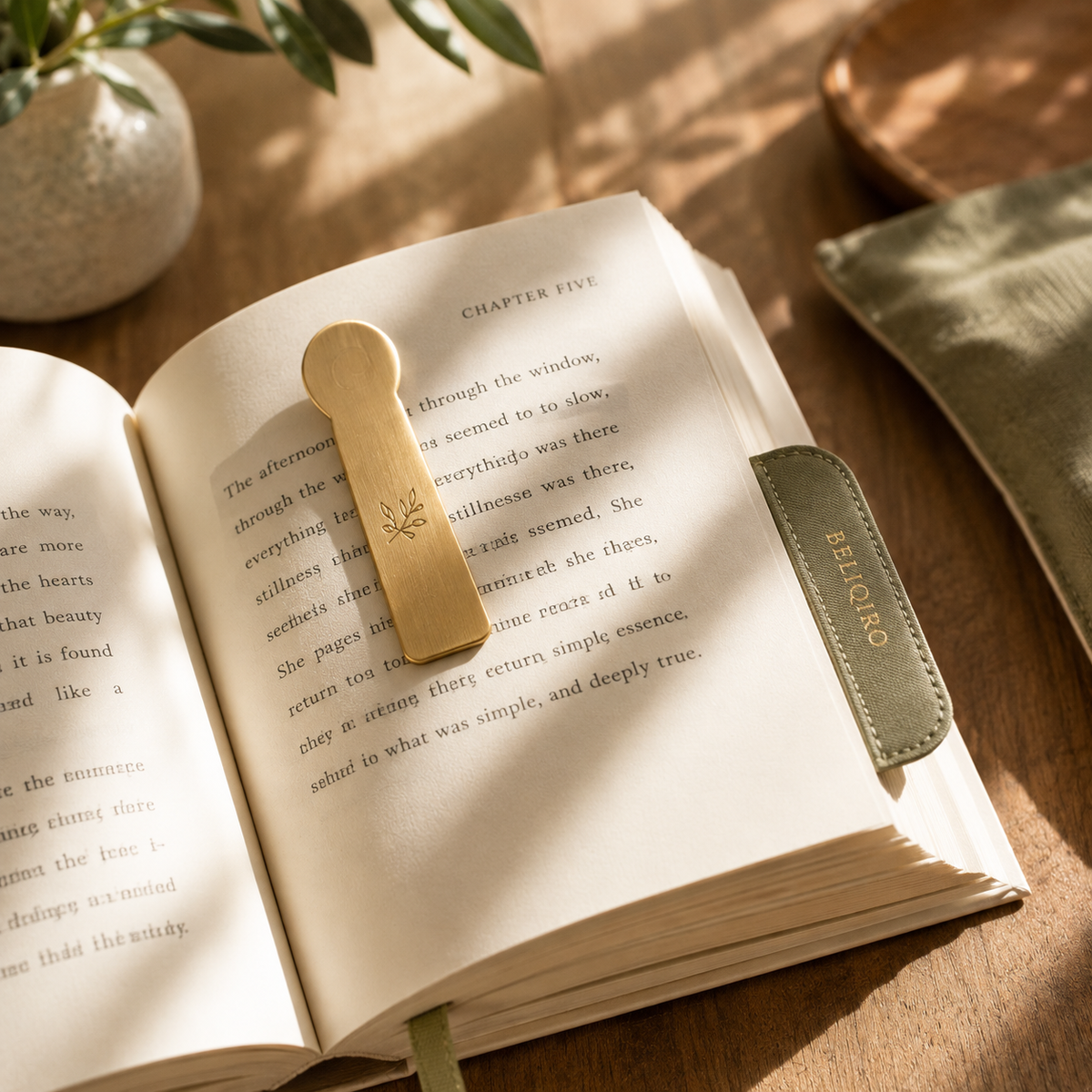 Beliqiro Brass Page Holder
